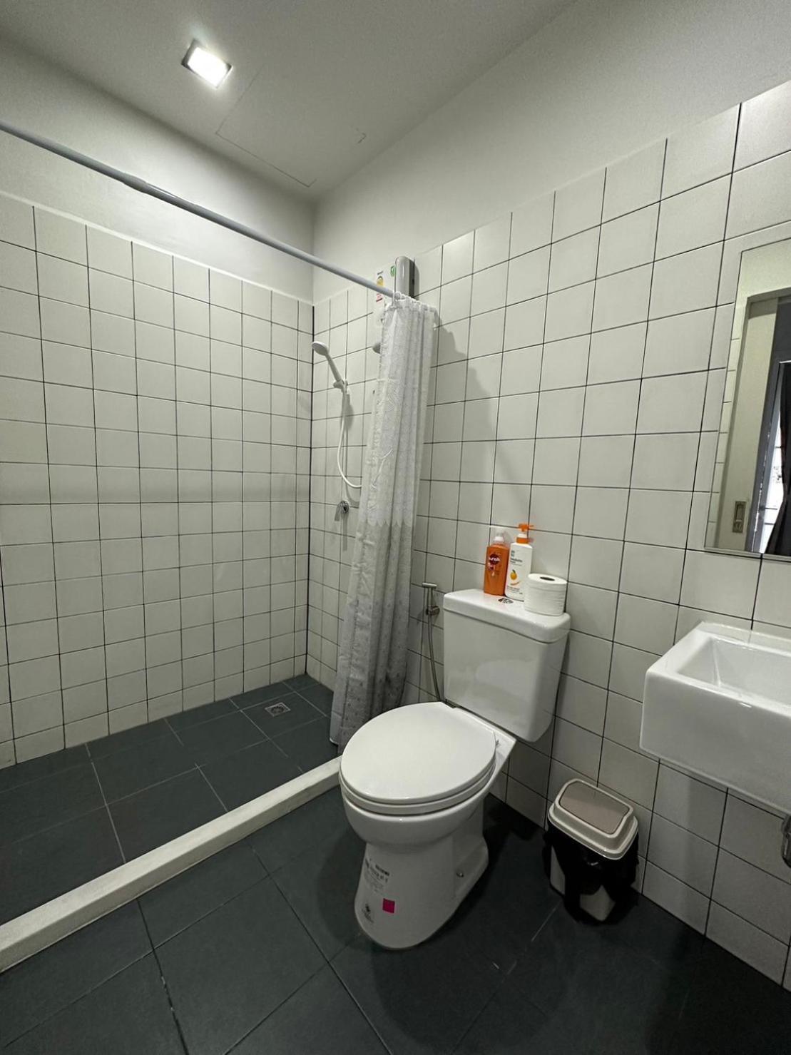 Pier 808 Hostel Бангкок Экстерьер фото